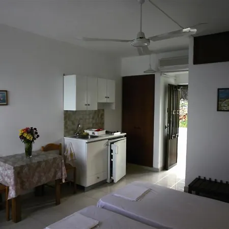 Golden View アパートホテル リンドス