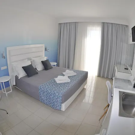 Ξενοδοχείο με διαμερίσματα Golden View 4*