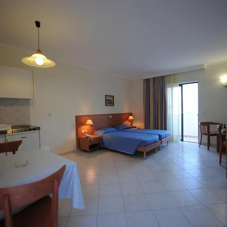 Aparthotel Golden View 2*
